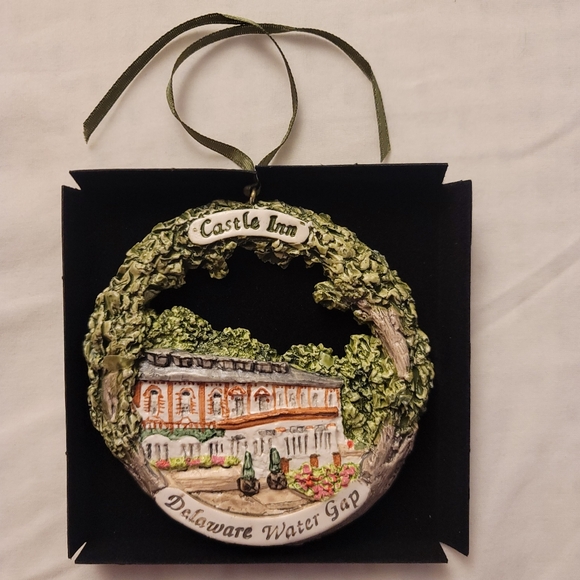 The Castle Inn AmeriScape Ornament. New Hand Made/Handcast/Hand Painted! - Picture 2 of 4